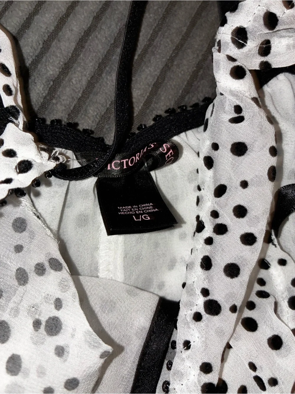 Vintage Victoria’s Secret Flocked Polka Dot Peek-A-Boo Slip L 🖤🎀